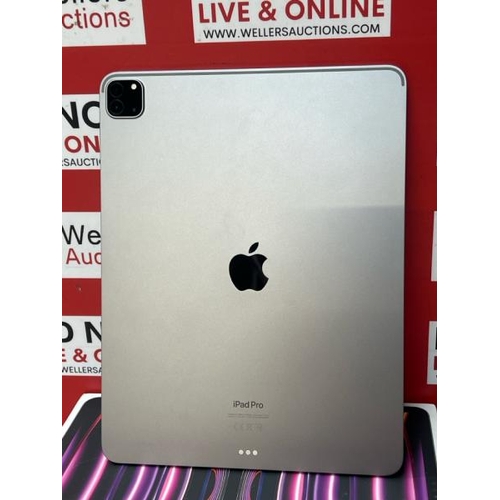 8535 - APPLE IPAD PRO 6TH GEN 2022, 12.9 INCH, WIFI MNXP3B/A / POWERS UP / ICLOUD UNLOCKED / SIGNS OF USE /... 