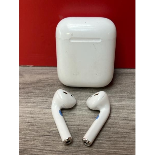 8538 - APPLE AIRPODS / 2ND GEN / WITH CHARGING CASE / MV7N2ZMA / POWERS UP & CONNECTS VIA BLUETOOTH WITH SO... 