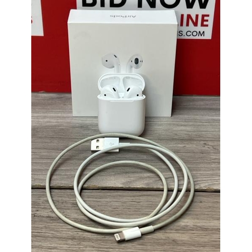 8539 - APPLE AIRPODS / 2ND GEN / WITH CHARGING CASE / MV7N2ZMA / POWERS UP & CONNECTS VIA BLUETOOTH WITH SO... 