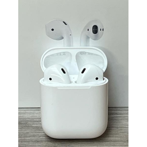 8539 - APPLE AIRPODS / 2ND GEN / WITH CHARGING CASE / MV7N2ZMA / POWERS UP & CONNECTS VIA BLUETOOTH WITH SO... 