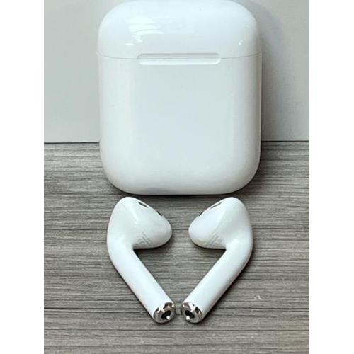 8539 - APPLE AIRPODS / 2ND GEN / WITH CHARGING CASE / MV7N2ZMA / POWERS UP & CONNECTS VIA BLUETOOTH WITH SO... 