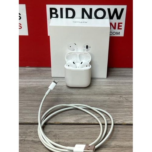 8540 - APPLE AIRPODS / 2ND GEN / WITH CHARGING CASE / MV7N2ZMA / POWERS UP & CONNECTS VIA BLUETOOTH WITH SO... 