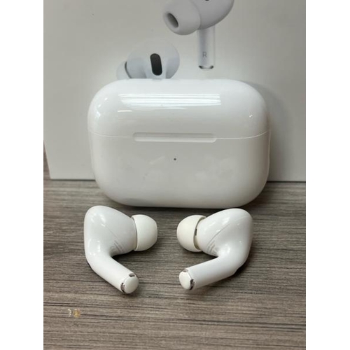 8541 - APPLE AIRPODS PRO (2ND GEN) / MQD83ZM/A / MAGSAFE CHARGING CASE WITH LANYARD LOOP / POWERS UP & CONN... 