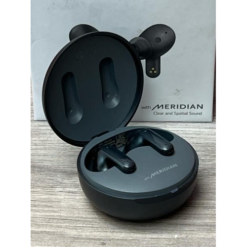 8543 - LG UFP5 WIRELESS EARBUDS / POWERS UP & CONNECTS VIA BLUETOOTH WITH SOUND / SIGNS OF USE / WITH CHARG... 