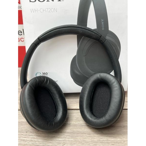 8547 - SONY WHCH720NB NOISE CANCELLING OVEREAR HEADPHONES / POWERS UP & CONNECTS VIA BLUETOOTH WITH SOUND /... 