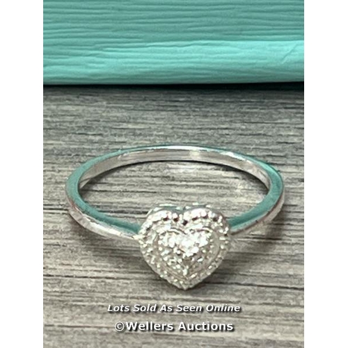8118 - SILVER DIAMANTE HEART RING / T / RRP 39 / APPEARS NEW OPEN BOX / G68 - G81