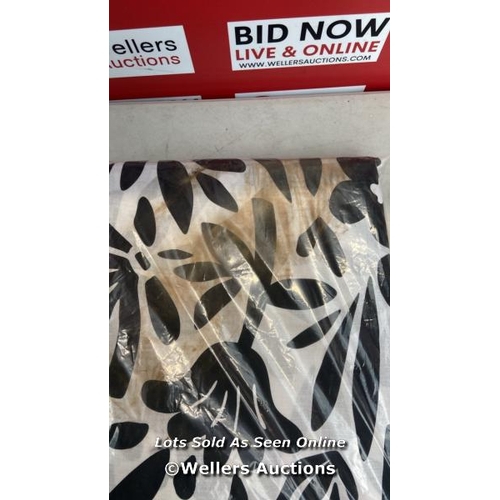 8173 - JOANNA HOPE MON FLO DUVET / BLACK/WHITE / KING / RRP 25 / STAINED / SEE IMAGES / E65