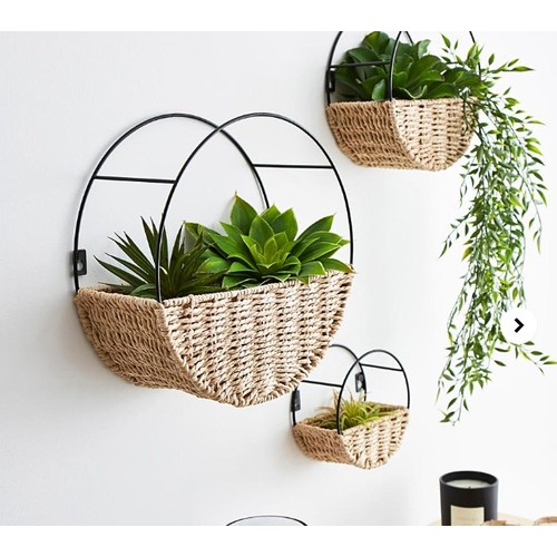 8032 - 3 RATTAN WALL PLANT / RRP 30 / APPEARS NEW OPEN BOX / G68 - G81