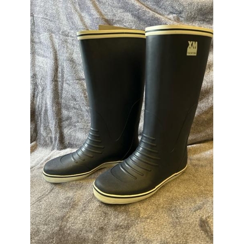 8006 - NEW XM YACHTING CRUISING RUBBER SAILING BOOTS, UK 6.5 / T11