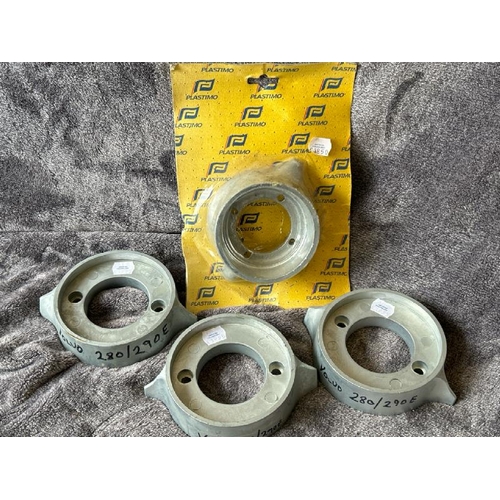 8021 - X3 NEW VOLVO 280/290E OUTDRIVE ANODES AND ANOTHER / T14