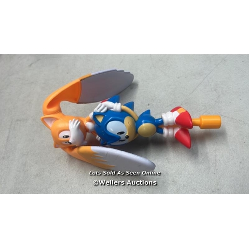 8261 - SONIC AND TAILS TOY / G28