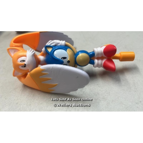 8261 - SONIC AND TAILS TOY / G28