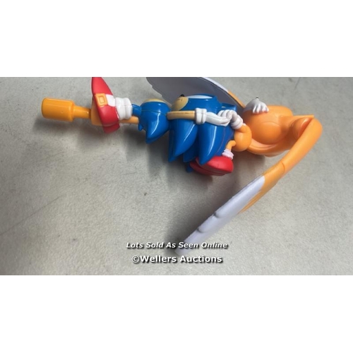 8261 - SONIC AND TAILS TOY / G28