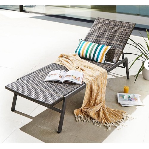 8271 - CADIZ RATTAN LOUNGER / BLACK / RRP 189 / APPEARS NEW OPEN BOX / G68 - G81