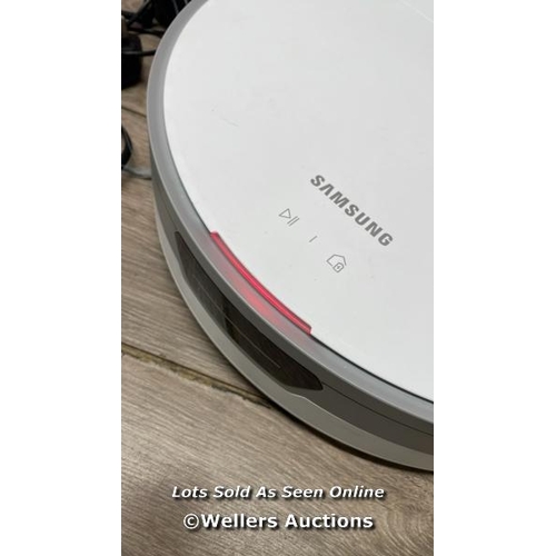 6646 - SAMSUNG JET BOT ROBOT VACUUM CLEANER / POWERS UP / MINIMAL SIGNS OF USE / E41