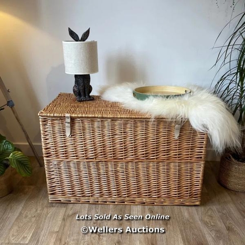 8189 - 17 STORIES ELDINE LARGE WICKER STORAGE TRUNK BASKET WITH LID / COLOUR: NATURAL / RRP: 105.99 / CNT1