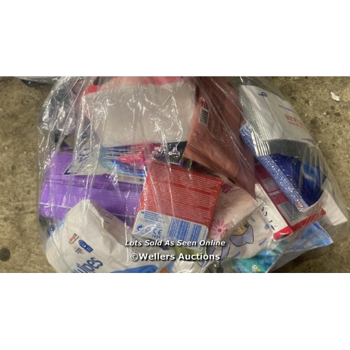 565 - BAG  OF WIPES AND TISSUES / DS [0]