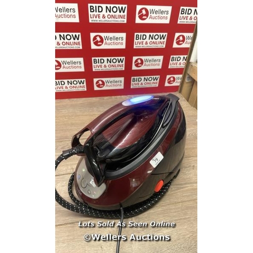 79 - TEFAL STEAM IRON / POWERS UP / SIGNS OF USE / C32