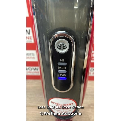 82 - SHARK S6003UKCO STEAM MOP / POWERS UP / SIGNS OF USE / P7