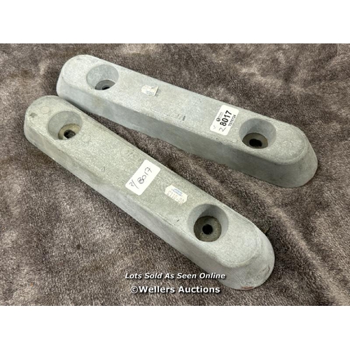 8017 - X2 NEW VETUS HULL ANODES, 20CM BETWEEN EYES / T14