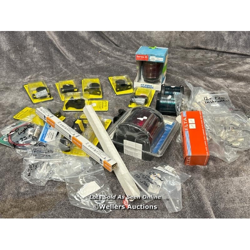 8042 - ASSORTED BOATING ITEMS INCLUDING MOUNTING BRACKETS, SAFETY FUSE BOX, X4 NAVIGATION LIGHTS AND ASSORT... 