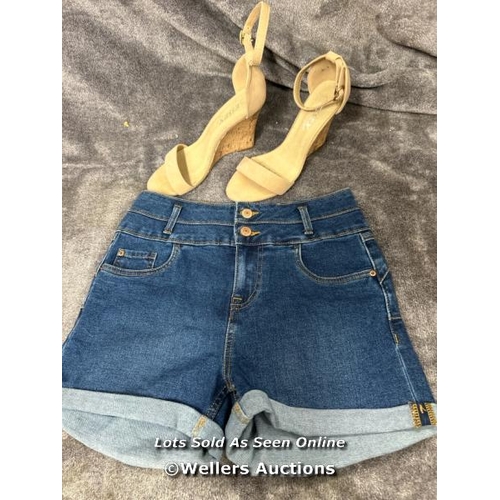 8054 - DENIM LIFT SHAPE HOT PANTS SIZE 10 WITH PRE-OWNED HIGH WEDGE SHOES BY ESSEX SIZE 4 / T19