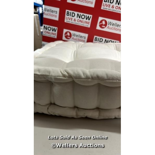 8439 - HYKKON CHUNKEY SEAT CUSHION / COLOUR: CREAM / RRP: 14.99 / C9