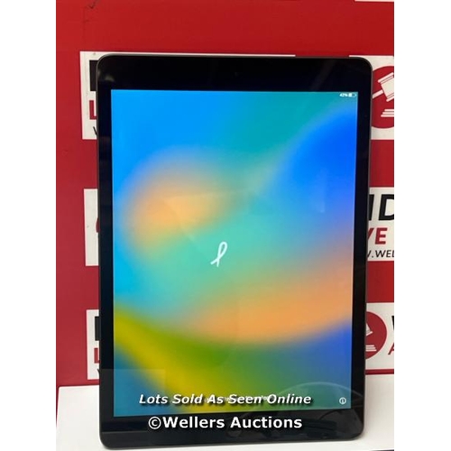 9303 - APPLE IPAD 9TH GEN / 10.2 INCH / WIFI / 64GB / SPACE GREY / MK2K3B/A / POWERS UP / ICLOUD UNLOCKED /... 