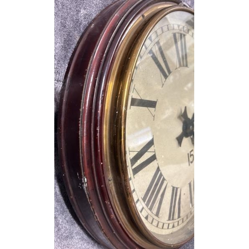 17 - LARGE VINTAGE WOOD & BRASS ELECTRIC WALL CLOCK NO.15, WITH GLASS, TOTAL DIAMETER 54CM / 7655302 / T7