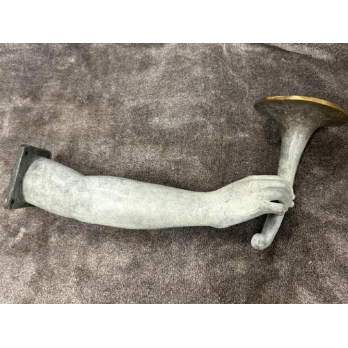 23 - BRASS WALL CANDLE HOLDER IN THE FORM OF AN ARM AND HAND, 42CM LONG / 7655307 / T9