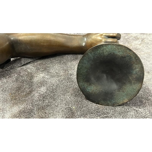 24 - A BRASS WALL CANDLE HOLDER IN THE FORM OF AN ARM AND HAND, WITH BRONZE EFFECT PATINA, 30CM LONG / 76... 