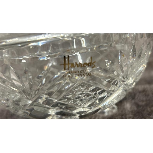 25 - A SMALL LEAD CRYSTAL CUT GLASS BON BON DISH WITH LID, 14CM HIGH, 13CM DIAMETER / 7655309 / T9