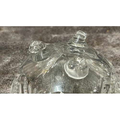 25 - A SMALL LEAD CRYSTAL CUT GLASS BON BON DISH WITH LID, 14CM HIGH, 13CM DIAMETER / 7655309 / T9