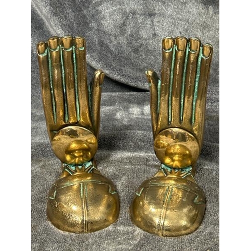 29 - PAIR OF BRASS BOOKENDS IN THE FORM OF EYGIPTIAN HANDS AND SCARABS, BASE 15CM LONG, 20CM HIGH / 76553... 