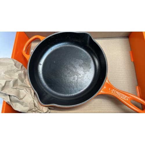 308 - LE CREUSET SIGNATURE ROUND SKILLET / VOLCANIQUE FLAME / NEW PLEASE SEE IMAGES / H69