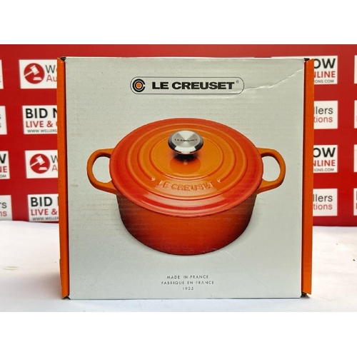 311 - LE CREUSET SIGNATURE ROUND CASSEROLE/OVEN DISH / VOLCANIQUE FLAME / NEW SEE IMAGES / H69