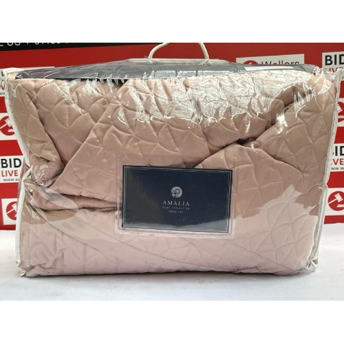 317 - AMALIA SUAVE CHARM PINK SILK QUILT 290X250 / RRP: �239 / APPEARS NEW PLEASE SEE IMAGES  / H68