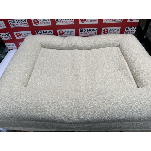 323 - TEDDY LONDON 2020 BOUCLE COLLECTION BED / RRP: �169 / APPEARS NEW SEE IMAGES / E83/E78