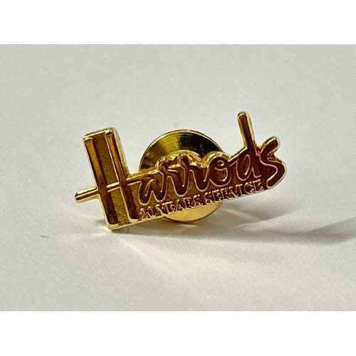 33 - X3 UNMARKED YELLOW METAL HARRODS 20 YEAR SERVICE BADGES, EACH 2.5CM WIDE AND WEIGHS 3.2G / T7