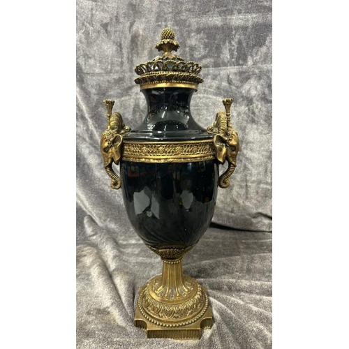 42 - A LARGE BLACK PORCELAIN AND BRASS URN WITH ELEPHANT HANDLES, BY JOHN RICHARD, IN GOOD CONDITION, 55C... 