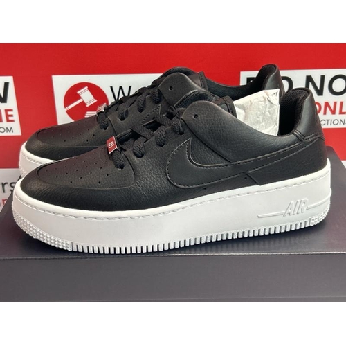 57 - LADIES NEW NIKE AIR FORCE 1 SAGE LOW TRAINERS UK5.5 / E69