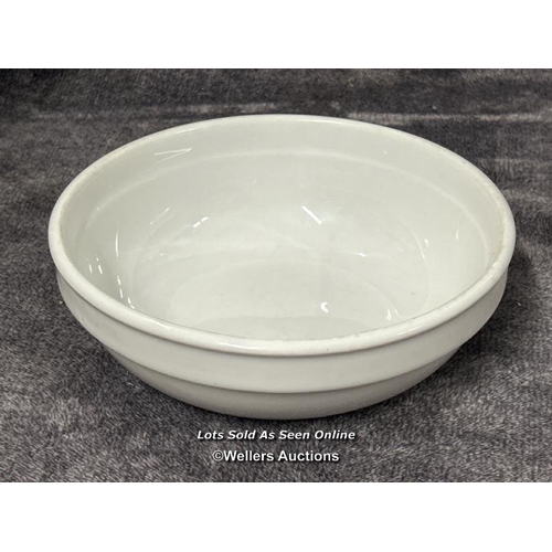 18 - A Bauscher Weiden soup bowl, 7.5cm high, 20.5cm diameter / AN2