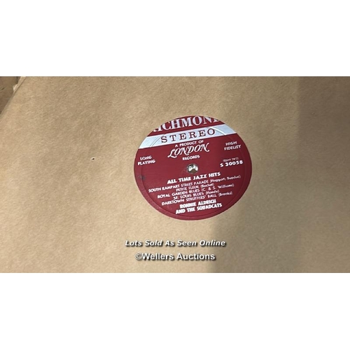 35 - Vintage vinyl records in case / AN4