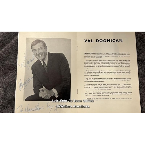 45 - Signed Val Doonican picture and 1975 programme for Southampton Guildhall 'The Val Doonican Show' / A... 