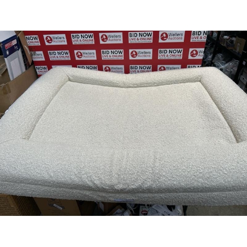 373 - TEDDY LONDON PET BED, APPROX. 100 X 58CM / RRP: �169 / NEW / H38