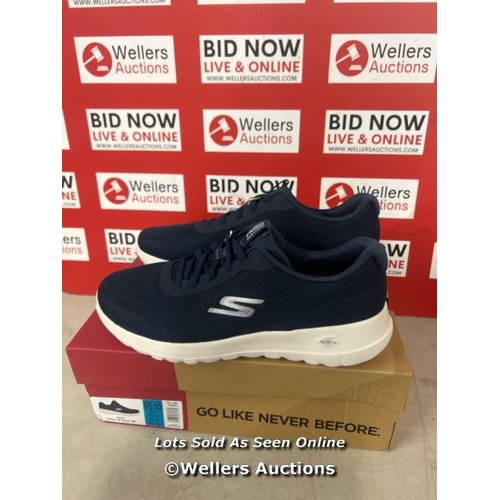 2496 - LADIES NEW AND BOXED SKECHERS GO WALK JOY TRAINERS / UK 7 / B10