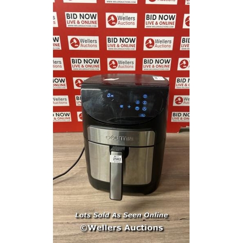 2582 - GOURMIA 6.7L DIGITIAL AIR FRYER / POWERS UP / MINIMAL SIGNS OF USE / F24