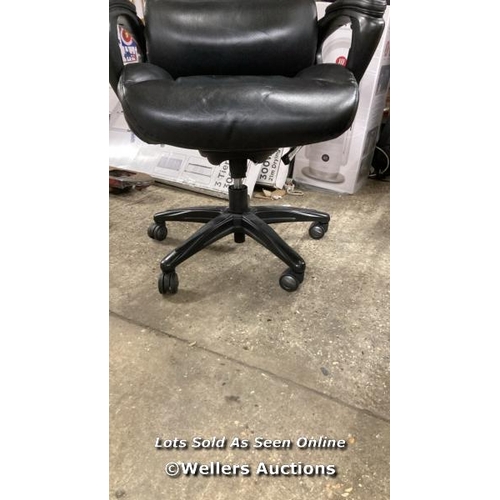 2634 - LA-Z-BOY AIR EXECUTIVE CHAIR   / SIGNS OF USE / W3