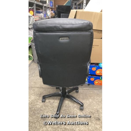 2636 - LA-Z-BOY AIR EXECUTIVE CHAIR