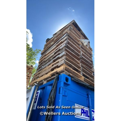 2916 - STACK OF STANDARD SIZE PALLETS THAT COULD BE USED FOR A GARDEN PROJECT